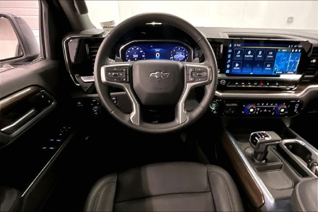 Used 2025 Chevrolet Silverado 1500 RST AWD/4WD image 6