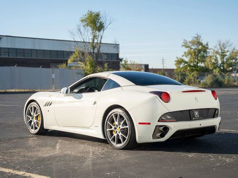Used 2014 Ferrari California image 11