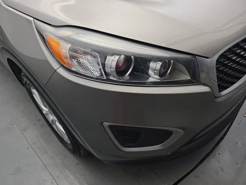 Used 2018 Kia Sorento LX FWD image 13