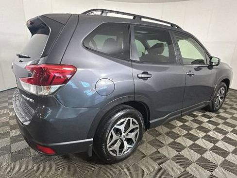 Used 2023 Subaru Forester Premium AWD/4WD image 3