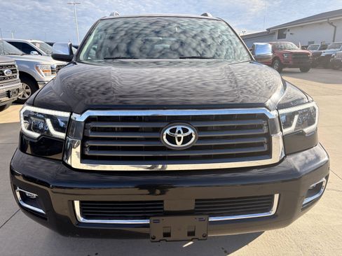 Used 2018 Toyota Sequoia Limited image 2