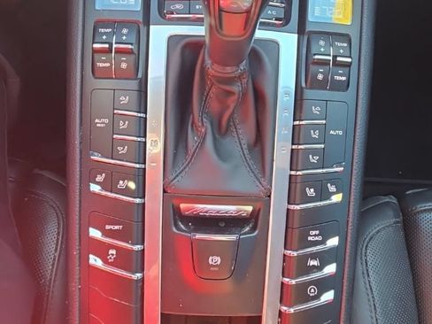 Used 2018 Porsche Macan Sport Edition AWD/4WD image 20