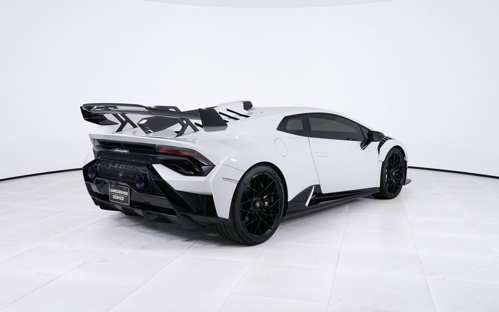 Used 2023 Lamborghini Huracan STO RWD image 7