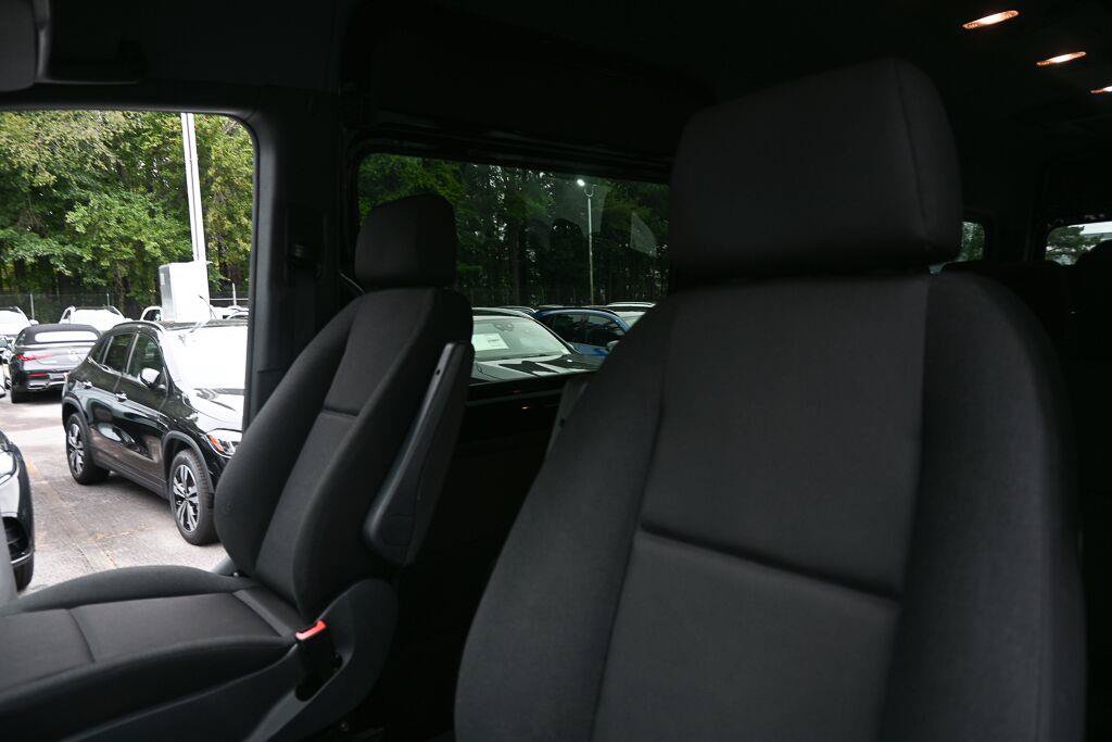 Used 2025 Mercedes-Benz Sprinter 2500 image 4