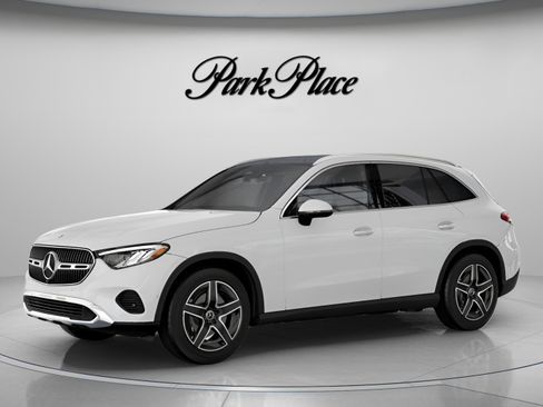 Used 2026 Mercedes-Benz GLC 300 4MATIC image 2