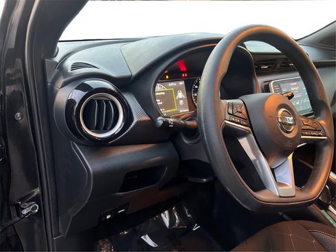 Used 2020 Nissan Kicks SV image 19