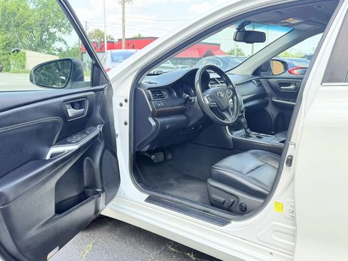 Used 2017 Toyota Camry XLE w/ Moonroof Package FWD image 12