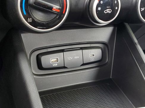 Used 2025 Hyundai Venue SE FWD image 27
