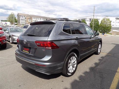 Used 2018 Volkswagen Tiguan SE FWD image 5