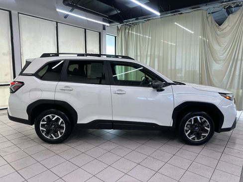 Used 2025 Subaru Forester Premium AWD/4WD image 3