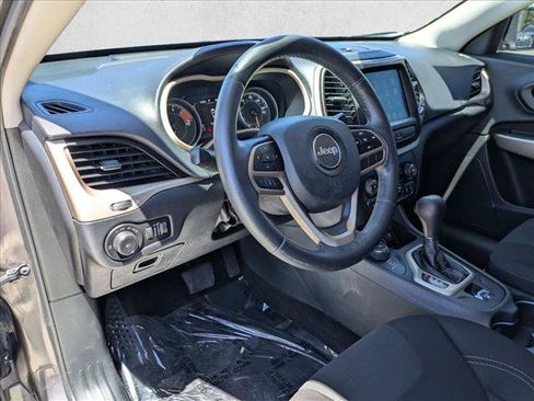 Used 2017 Jeep Cherokee Latitude w/ Comfort & Sound Group AWD/4WD image 10