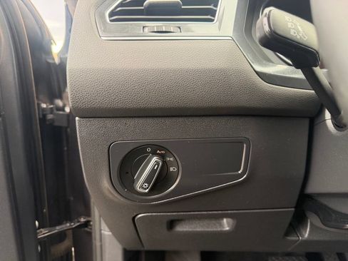 Used 2021 Volkswagen Tiguan SE w/ Panoramic Sunroof Package AWD/4WD image 25