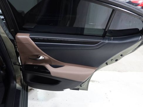 Used 2025 Lexus ES 300h w/ Premium Package FWD image 29