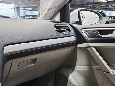 Used 2017 Volkswagen Golf Wolfsburg Edition image 20