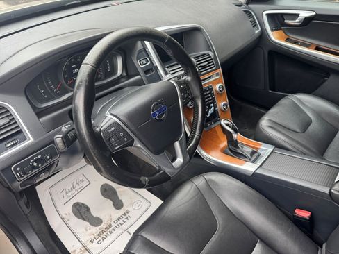 Used 2017 Volvo XC60 T5 Inscription image 3