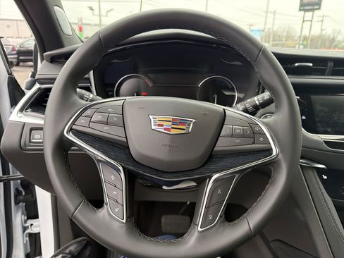 Certified 2025 Cadillac XT5 Premium Luxury image 11