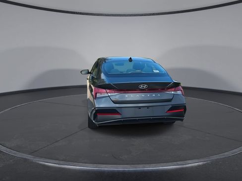Used 2024 Hyundai Elantra SEL w/ Convenience Package FWD image 7