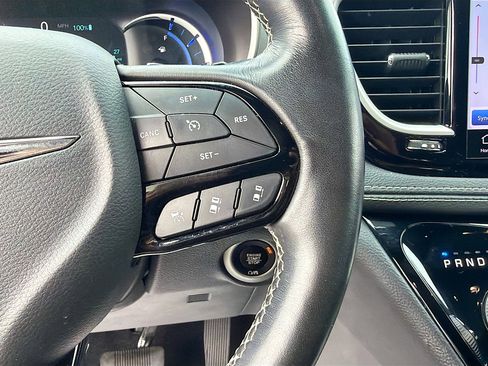 Used 2021 Chrysler Pacifica Touring-L w/ Uconnect Theater Family Group image 37