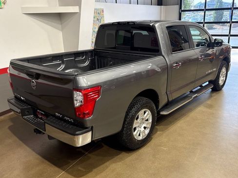 Used 2019 Nissan Titan SV AWD/4WD image 38