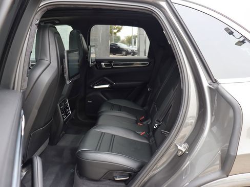 Used 2020 Porsche Cayenne Turbo image 46