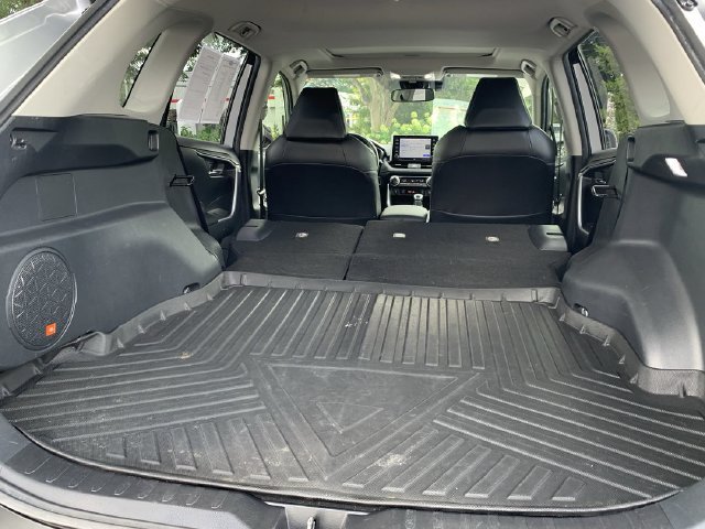 Used 2021 Toyota RAV4 XLE Premium FWD image 39