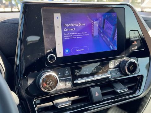 Used 2024 Toyota Highlander LE image 26