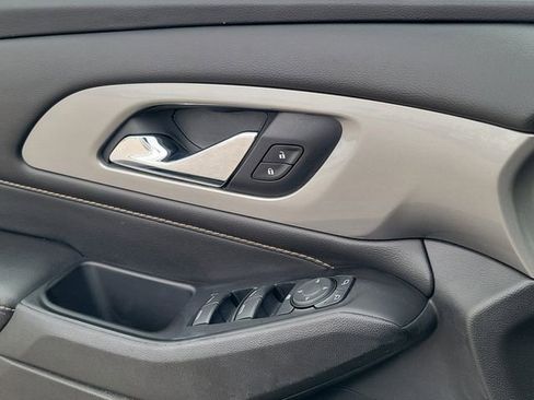 Used 2020 Chevrolet Traverse LS FWD image 17