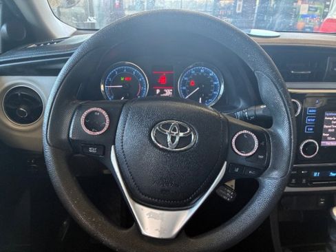 Used 2017 Toyota Corolla LE image 19