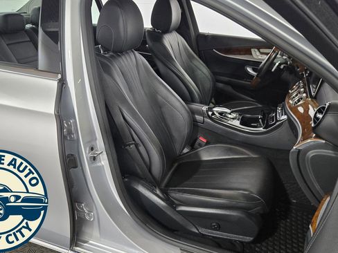 Used 2018 Mercedes-Benz E 300 4MATIC w/ Premium 3 Package (Q03) image 37