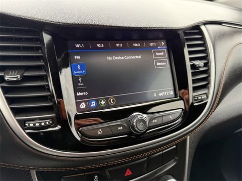 Used 2022 Chevrolet Trax LT w/ Redline Edition image 19