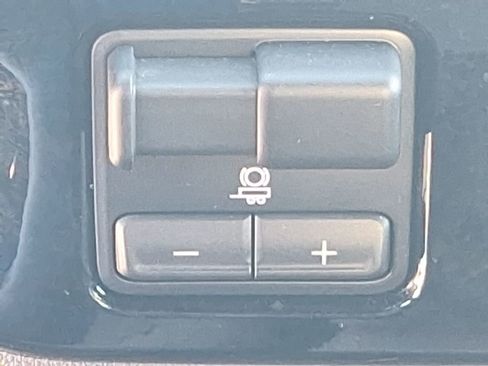 Certified 2025 Chevrolet Silverado 1500 LT image 38