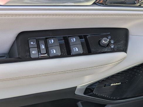 Certified 2024 Jeep Wagoneer Series III w/ Premium Group I image 13