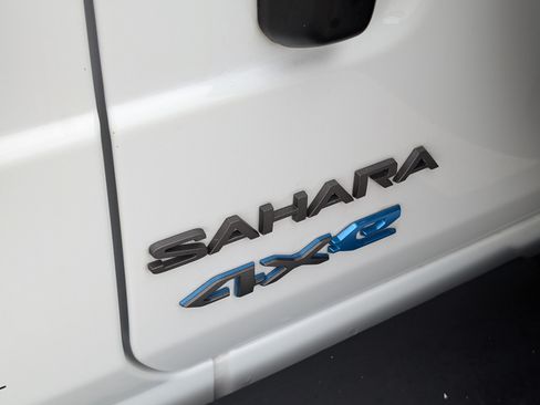 Used 2025 Jeep Wrangler Unlimited Sahara AWD/4WD image 11