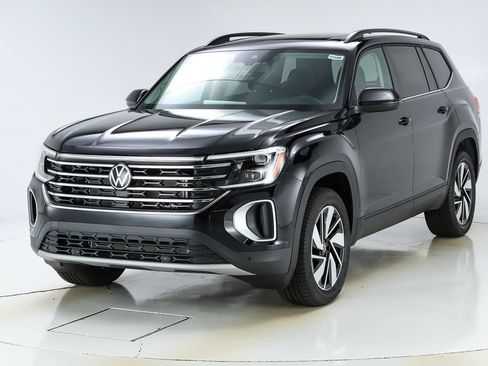 New 2026 Volkswagen Atlas SE FWD image 1