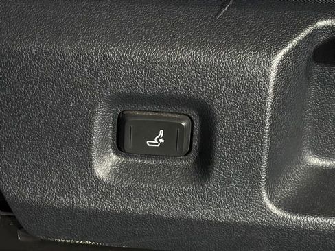 Used 2025 Toyota Tacoma SR image 19