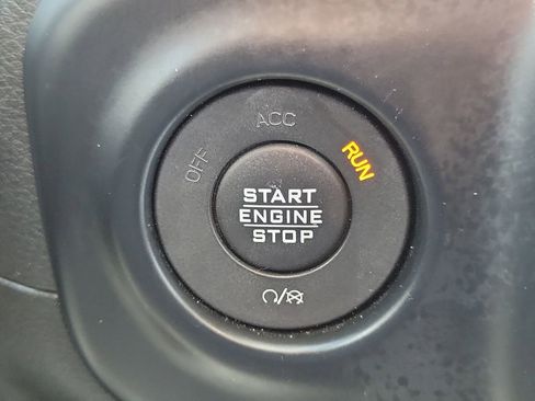 Used 2019 Jeep Wrangler Unlimited Sahara AWD/4WD image 23