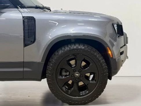 Used 2022 Land Rover Defender 110 S AWD/4WD image 14