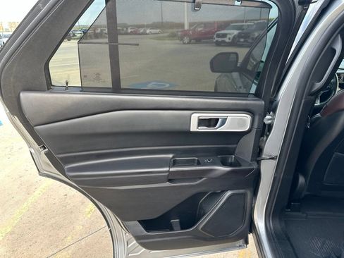 Used 2020 Ford Explorer Platinum w/ Premium Technology Package AWD/4WD image 25
