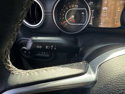 Used 2019 Jeep Wrangler Unlimited Sahara image 31