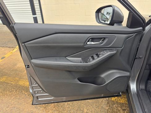 Used 2024 Nissan Rogue SL FWD image 37