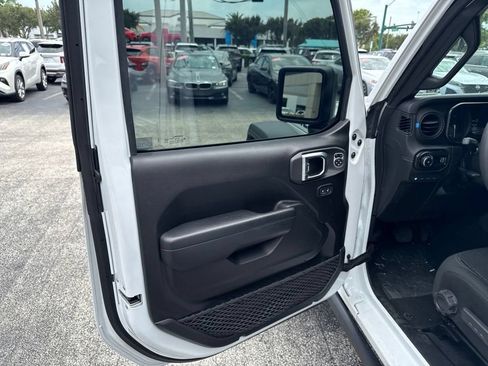Used 2024 Jeep Wrangler Unlimited Rubicon 4xe AWD/4WD image 37