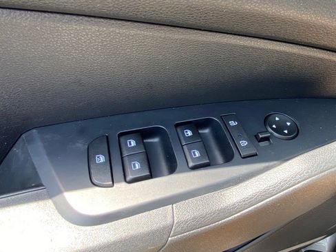 Used 2025 Kia Sportage LX FWD image 19