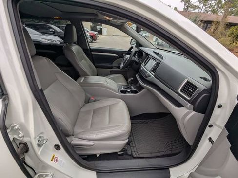 Used 2015 Toyota Highlander XLE image 18