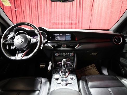 Used 2022 Alfa Romeo Stelvio Sprint RWD image 16