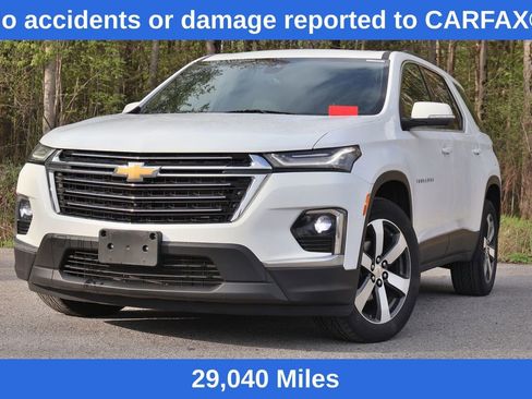Used 2023 Chevrolet Traverse LT w/ LT Premium Package AWD/4WD image 2