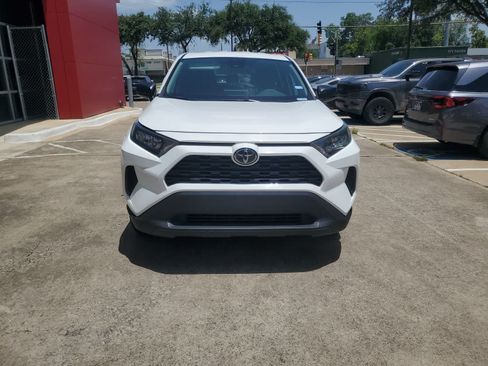 Used 2022 Toyota RAV4 LE FWD image 16