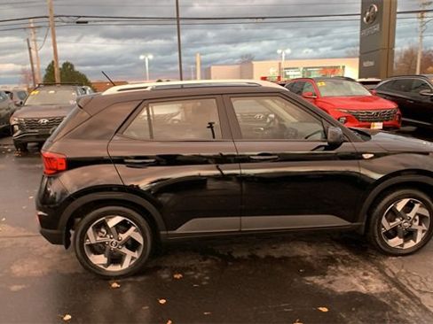 Certified 2025 Hyundai Venue SEL image 6