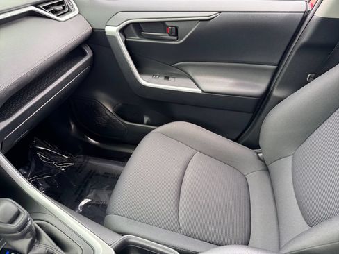 Used 2019 Toyota RAV4 LE w/ Carpet Mat Package AWD/4WD image 30