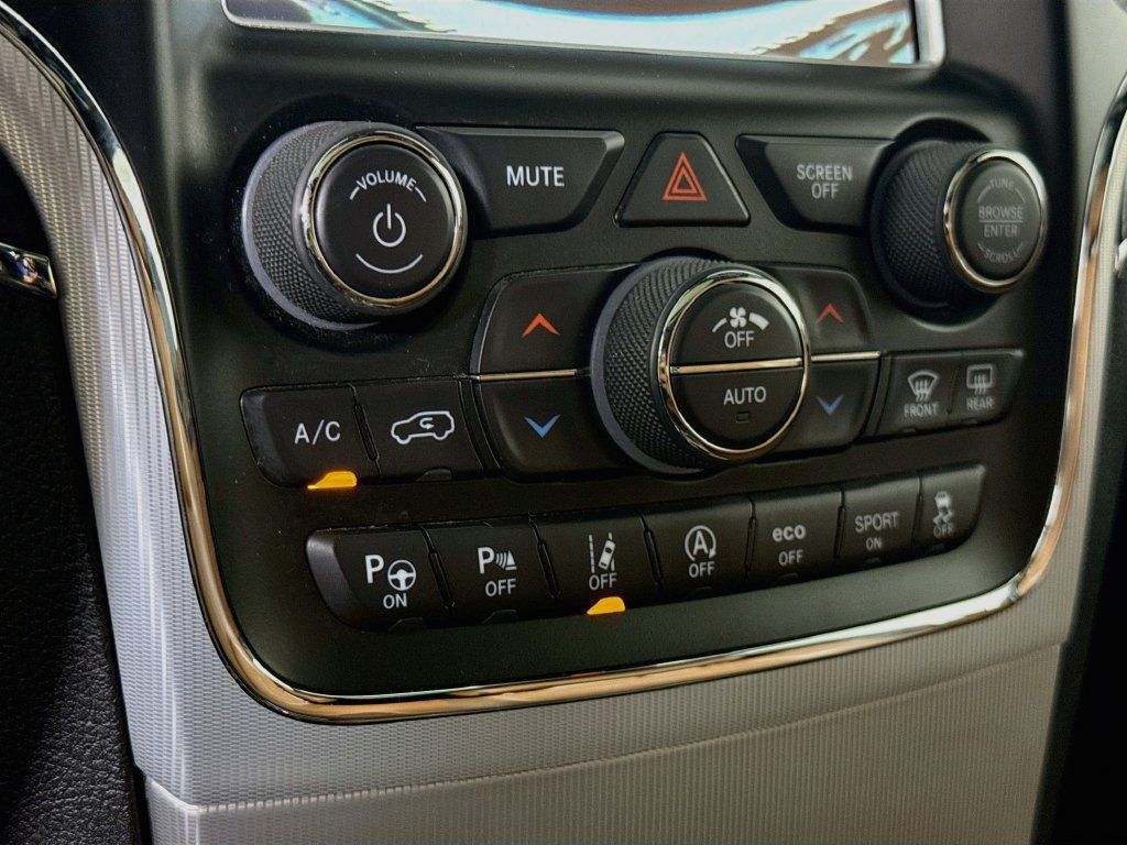 Used 2018 Jeep Grand Cherokee Summit AWD/4WD image 8