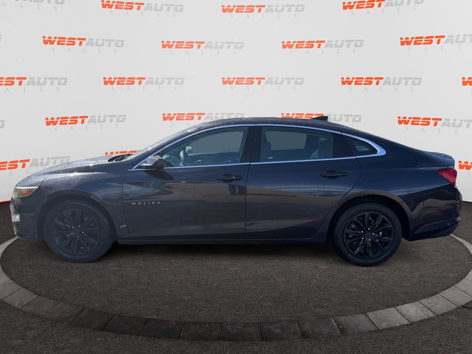 Used 2023 Chevrolet Malibu LT FWD image 2